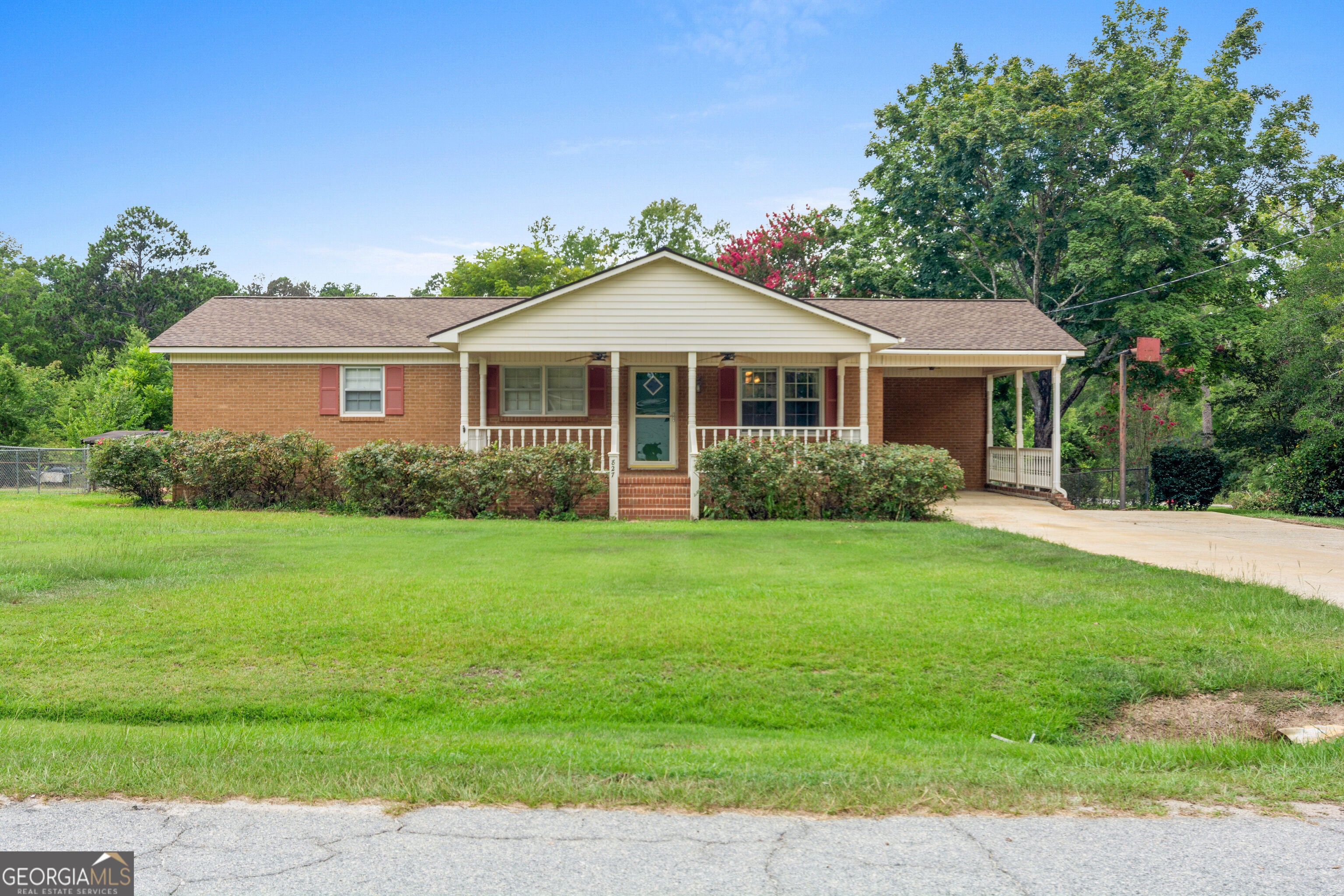 827 Betty ST