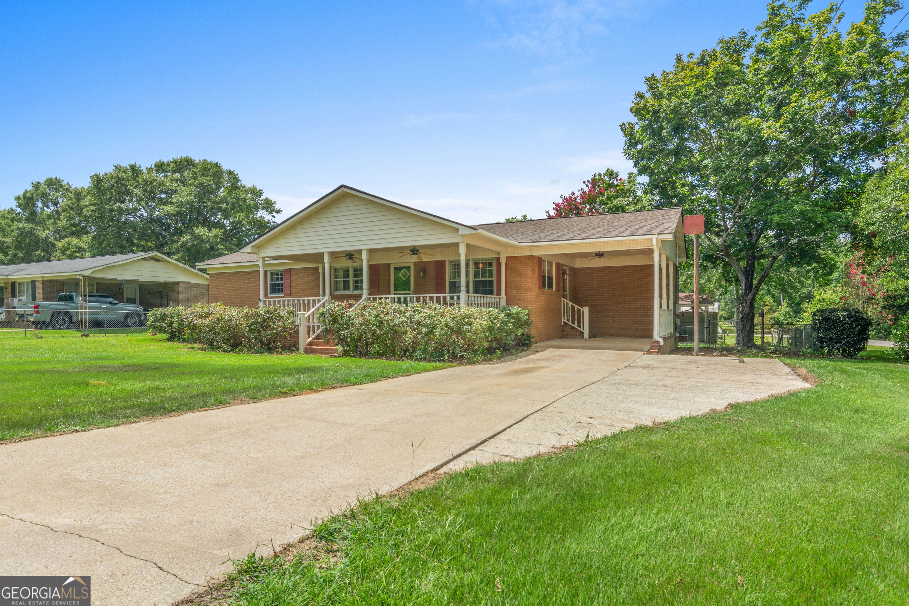 827 Betty ST