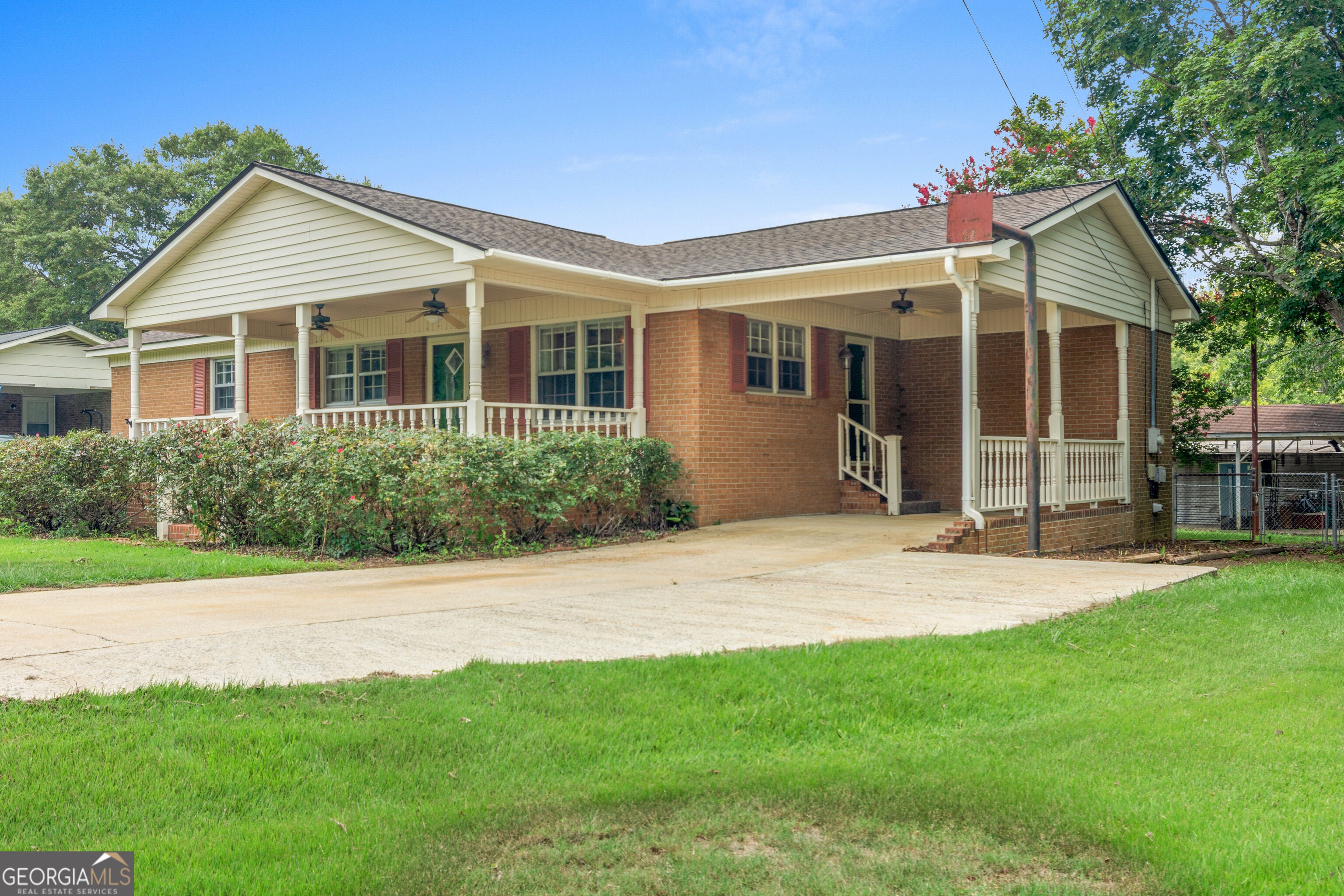 827 Betty ST