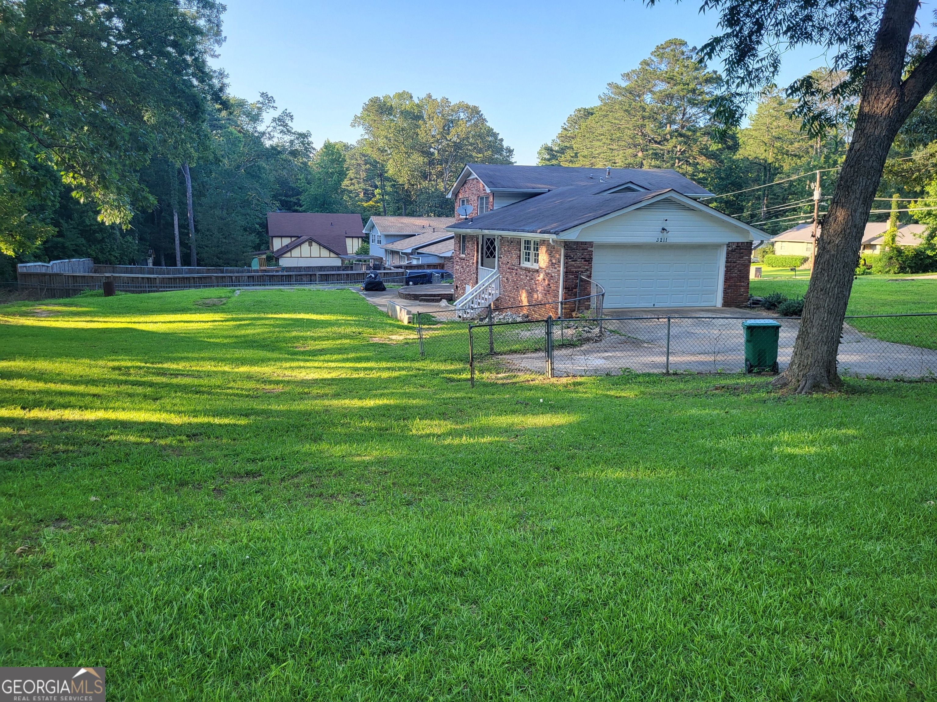 3211 Rockview DR