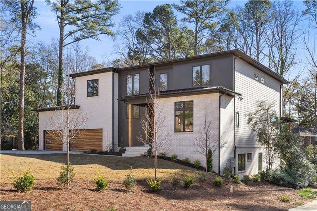 Photo of 633 Pauley Place, Sandy Springs, GA 30328 (MLS # 10657132)