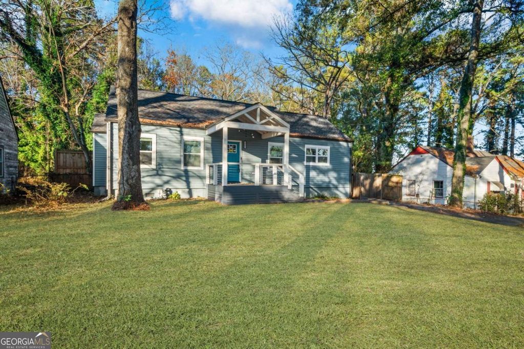 Photo of 1901 Maywood Place NW, Atlanta, GA 30318 (MLS # 10656193)