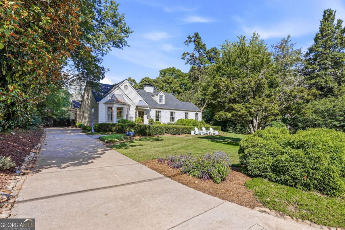 938 Cherokee RD