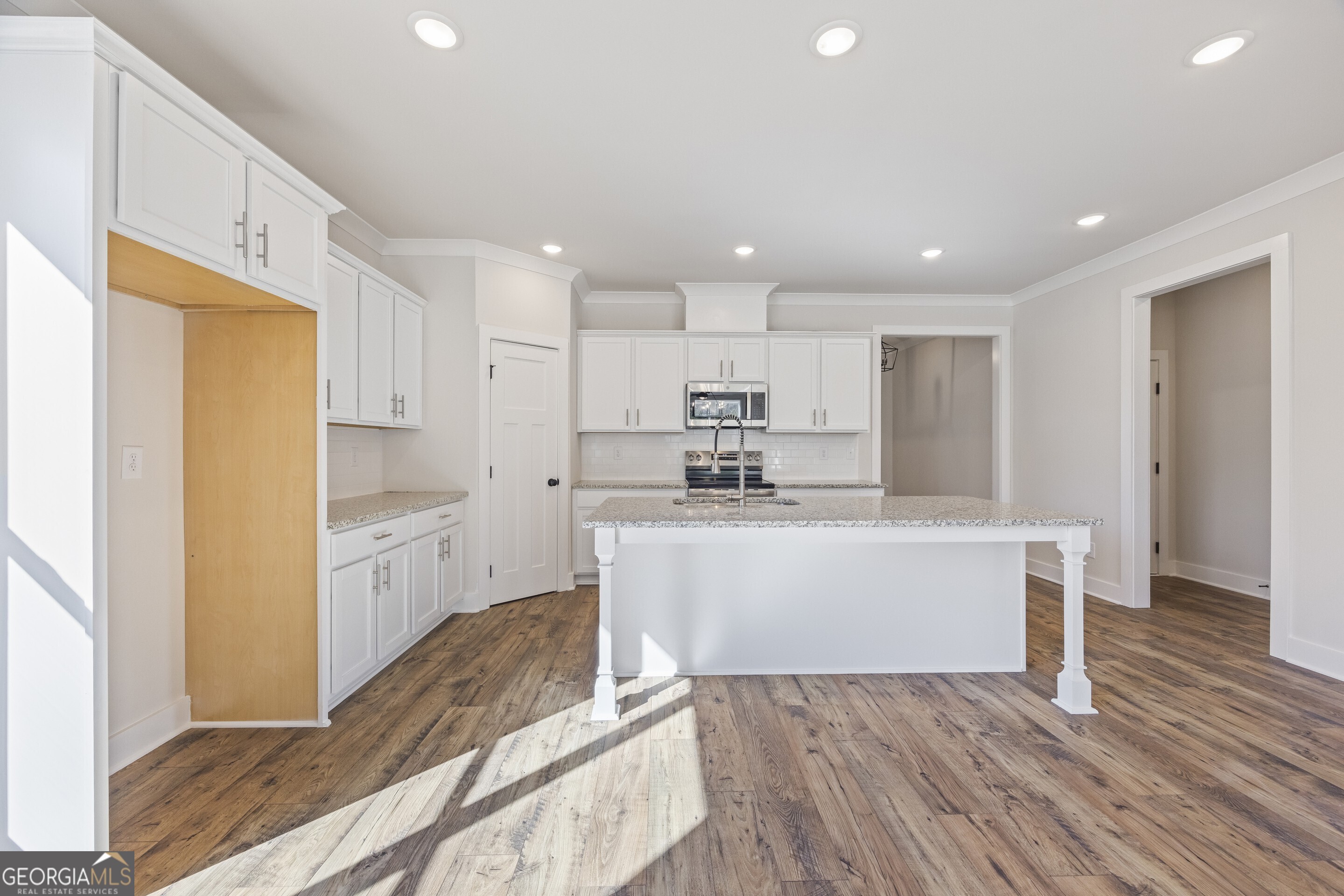 Hartwell, Georgia 30643, United States, 5 Bedrooms Bedrooms, ,4 BathroomsBathrooms,Residential,Active,163140