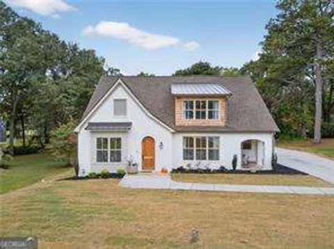 Photo of 111 Lakeview Drive, Carrollton, GA 30117 (MLS # 10634312)