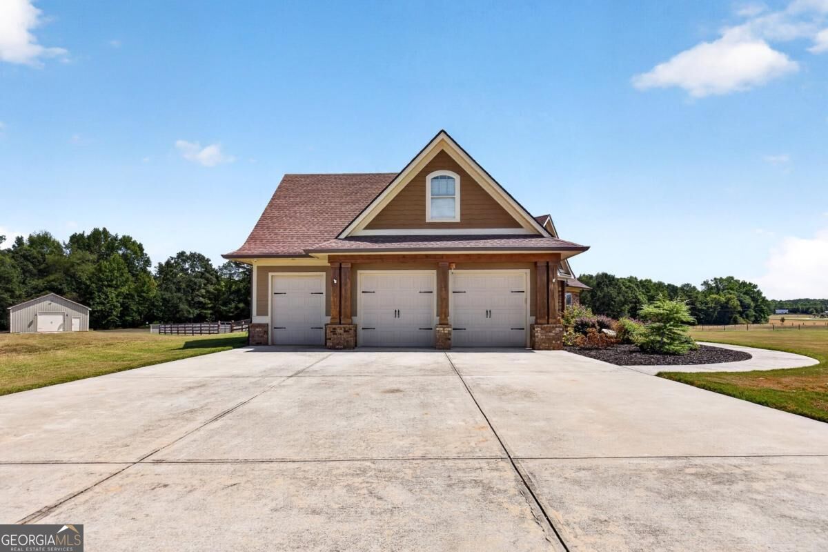 649 Clover DR