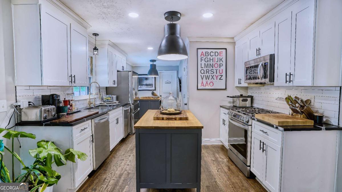 3740 High Point LN SW