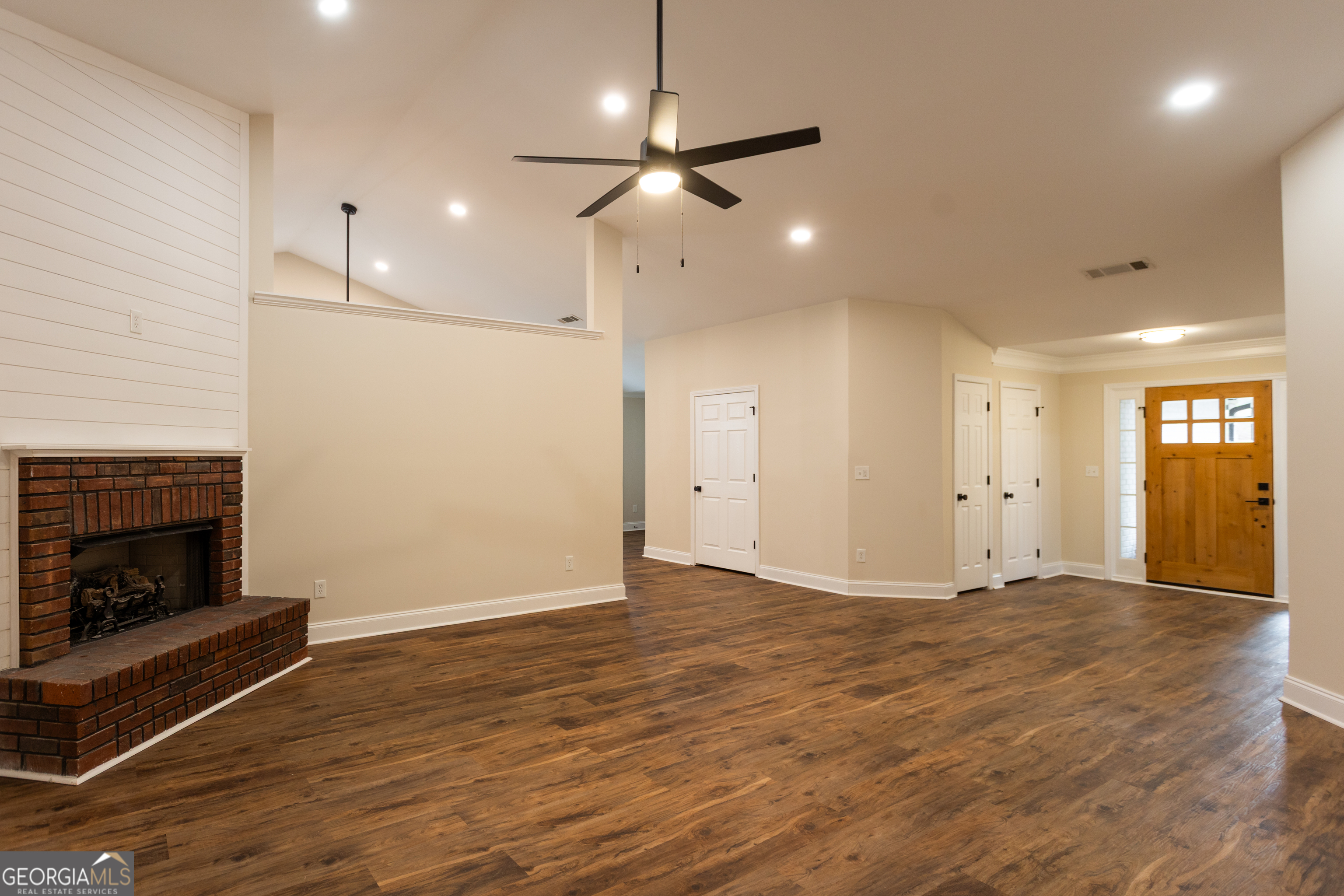 1020 Brenda LN