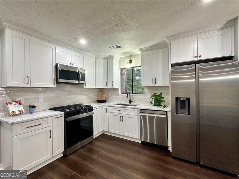 8198 Winewood CT