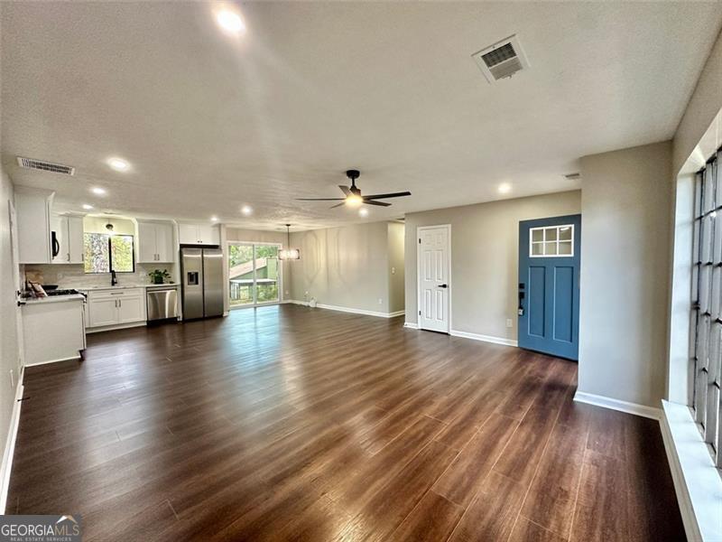 8198 Winewood CT
