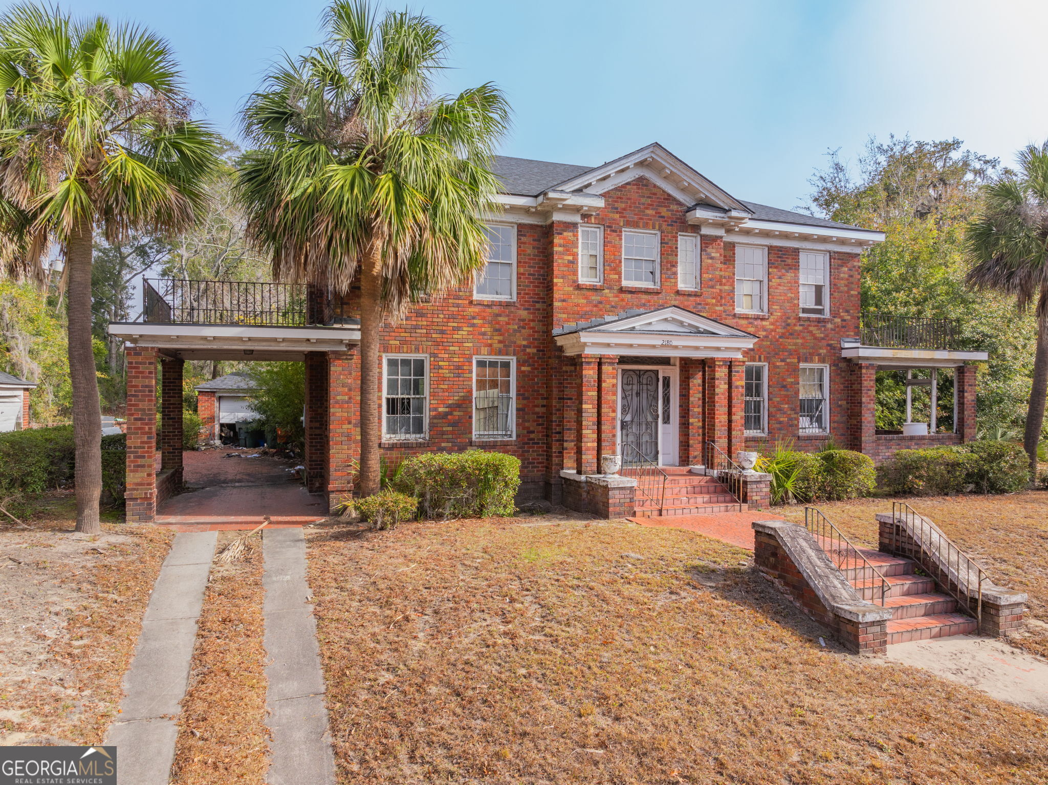 2180 E Victory DR