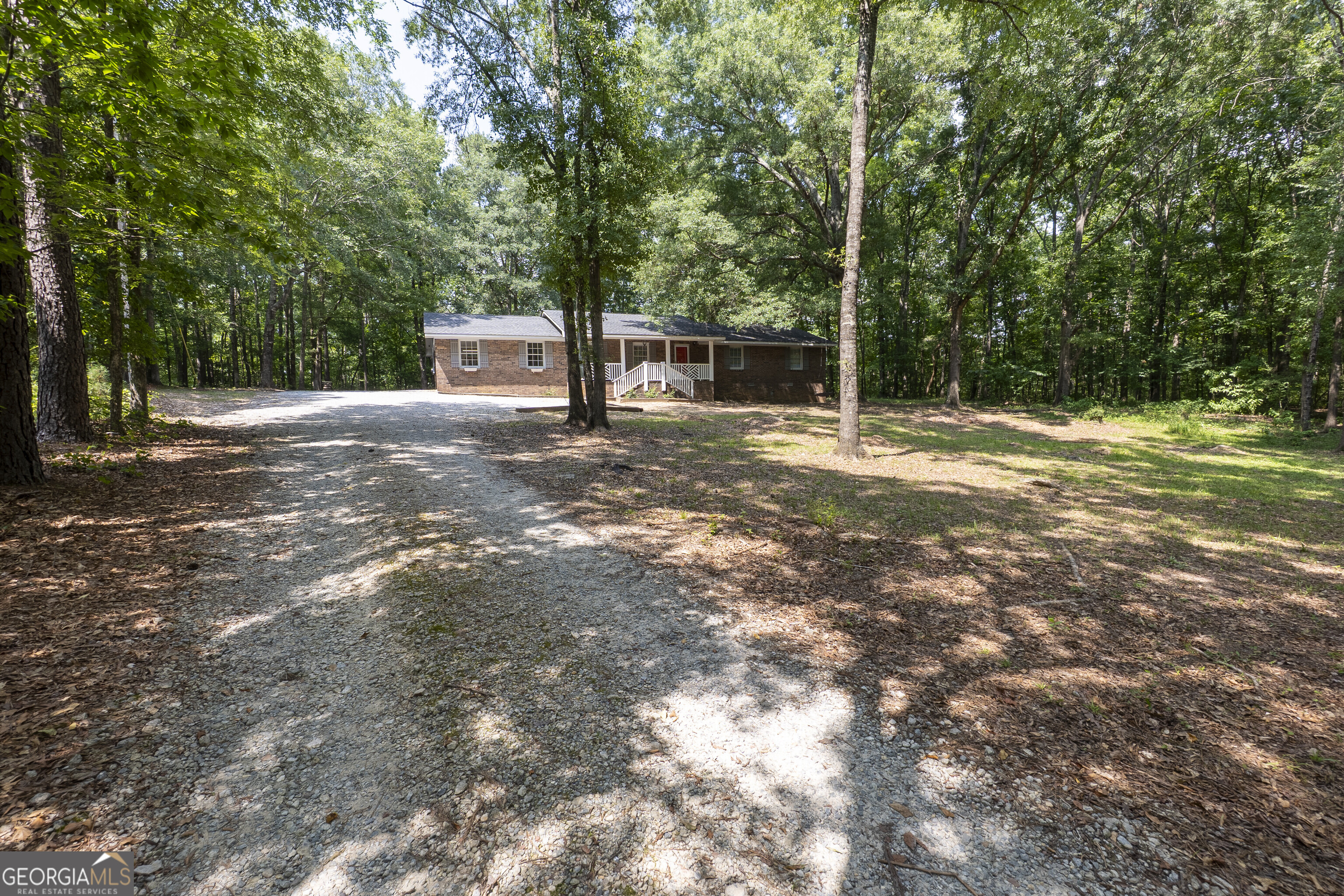 235 E Colonial DR