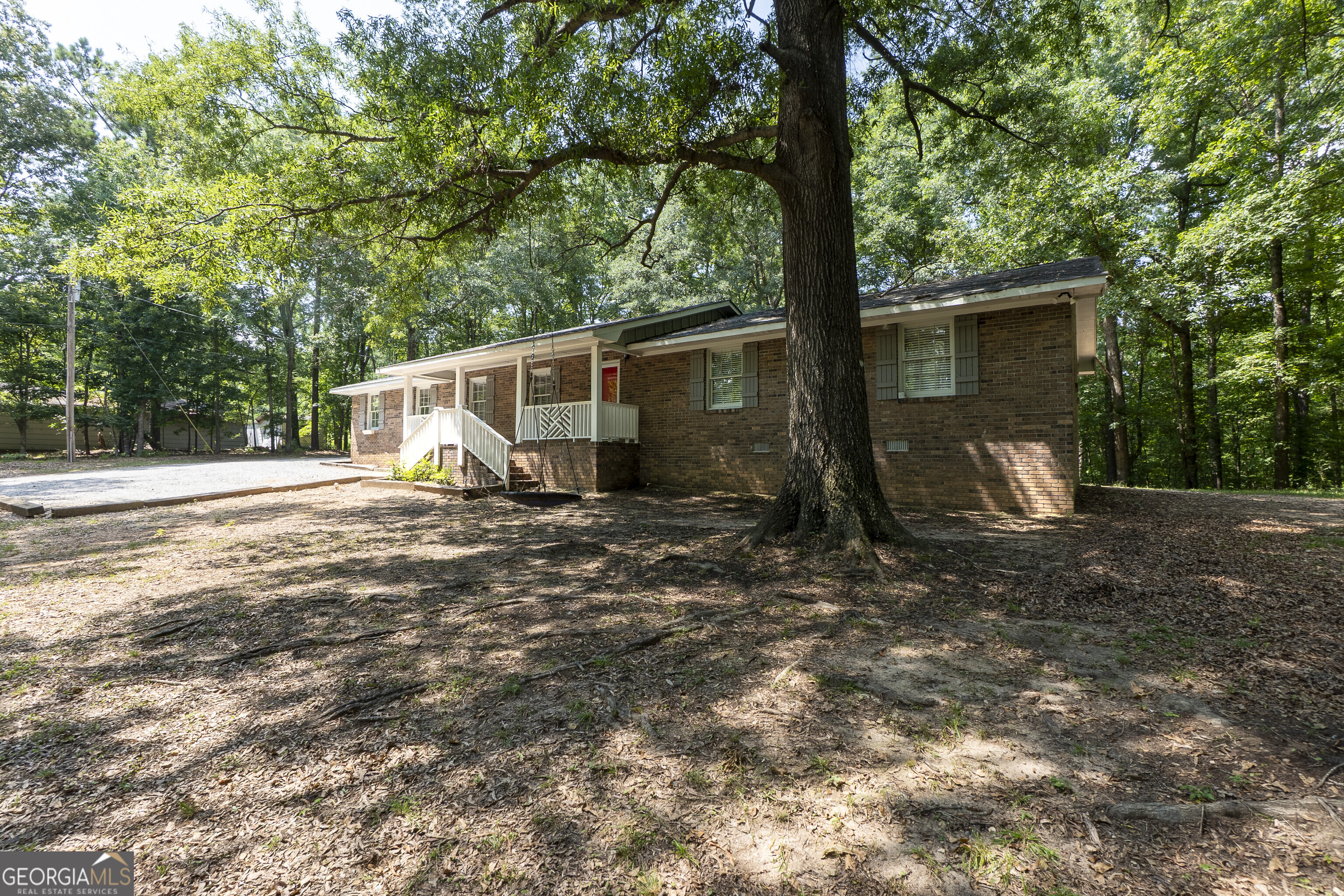 235 E Colonial DR