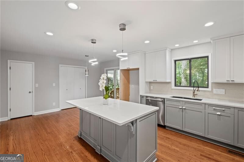 Marietta, Georgia 30068, United States, 4 Bedrooms Bedrooms, ,4 BathroomsBathrooms,Residential,Active,150939