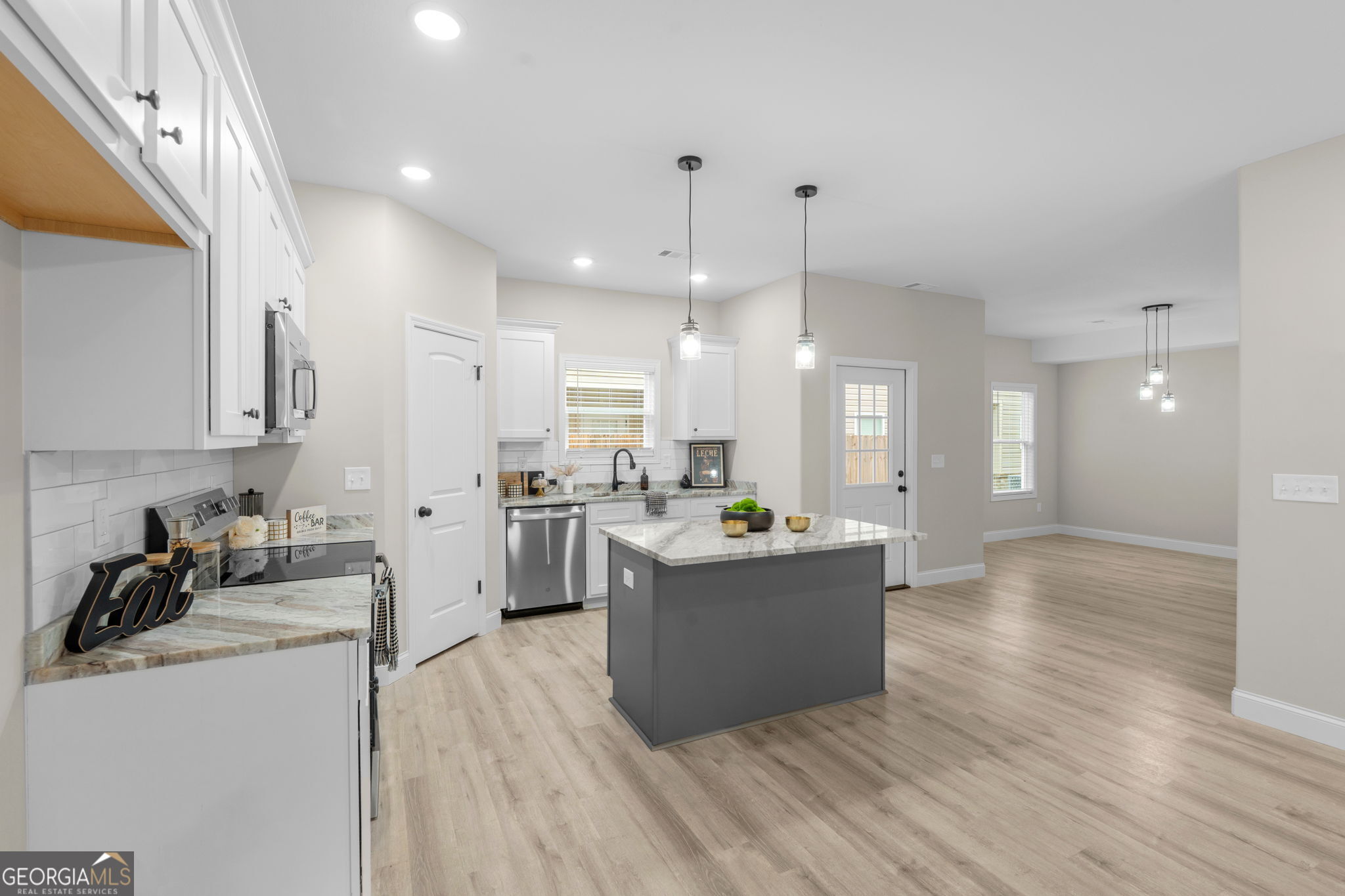 302 Beau Claire CIR