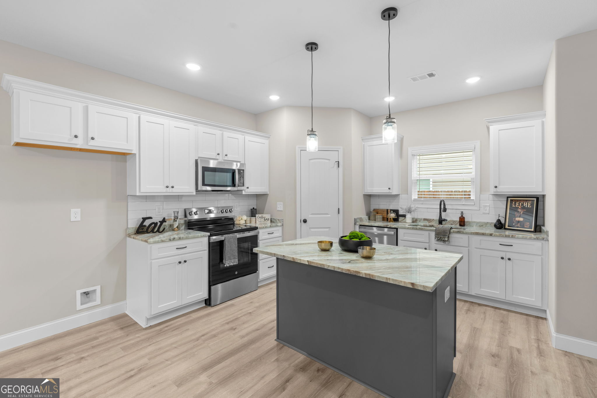 302 Beau Claire CIR