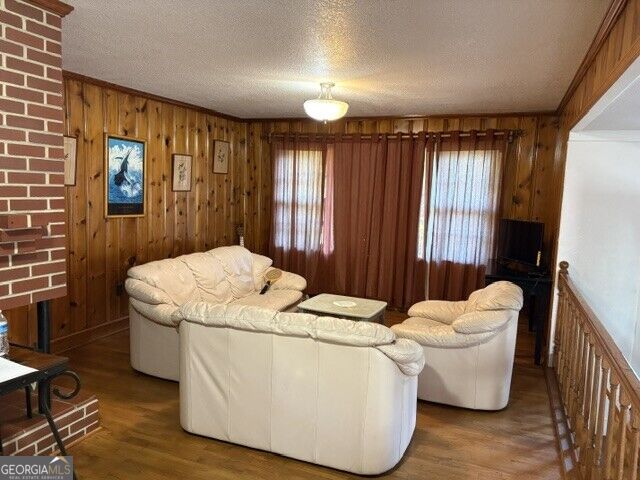 300 E Belmont Dr