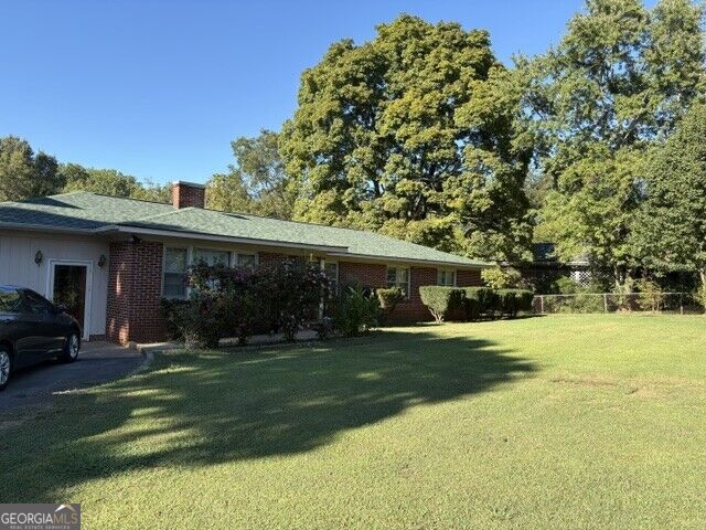 Photo of 300 E Belmont Dr, Calhoun, GA 30701 (MLS # 10869673)