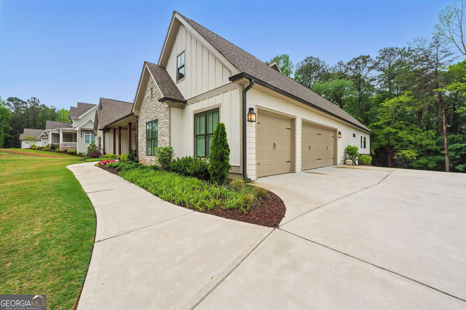 131 Forsyth Park LN