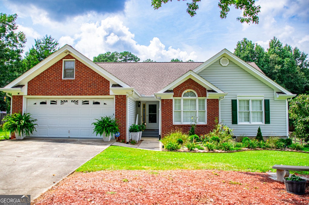 Photo of 10 Mountain Oaks Drive, Carrollton, GA 30116 (MLS # 10835186)
