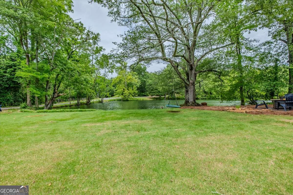 227 W Lakeshore DR SE