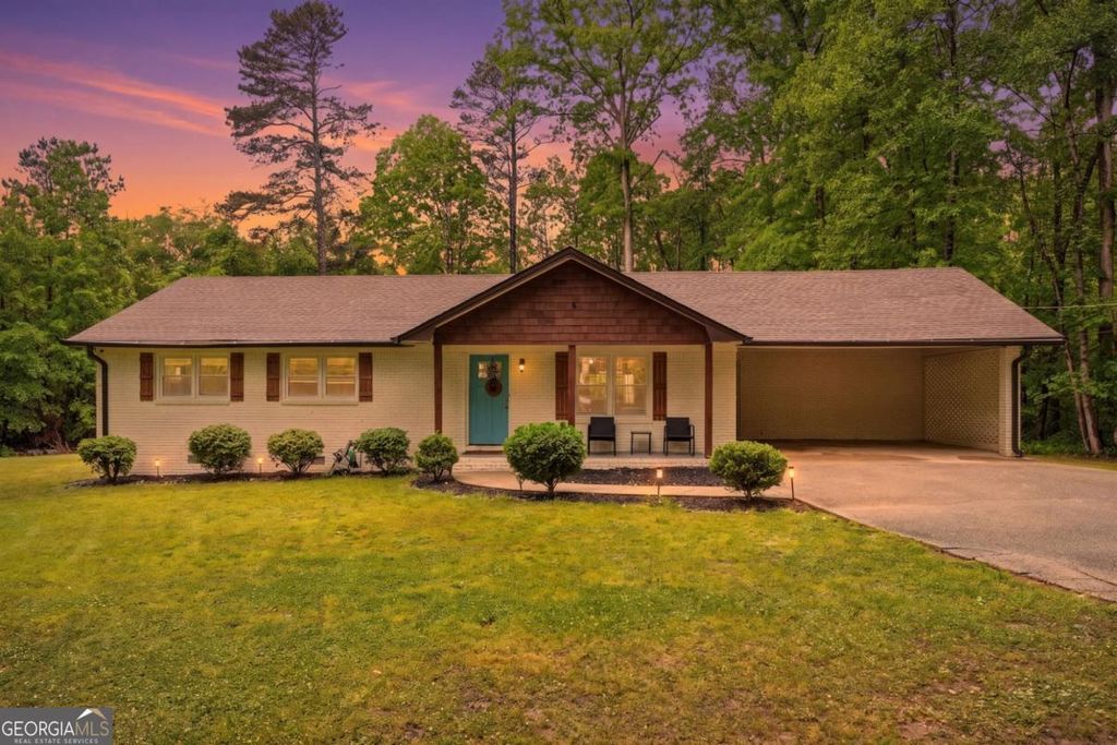 Photo of 405 W Barbara Lane, Carrollton, GA 30117 (MLS # 10753347)