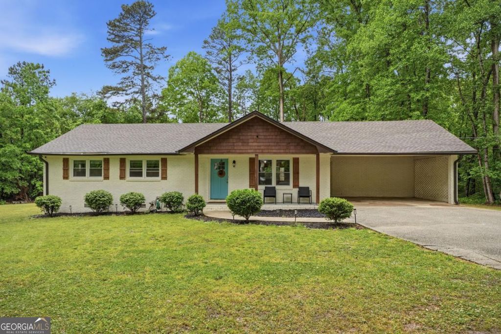 Photo of 405 W Barbara Lane, Carrollton, GA 30117 (MLS # 10753347)