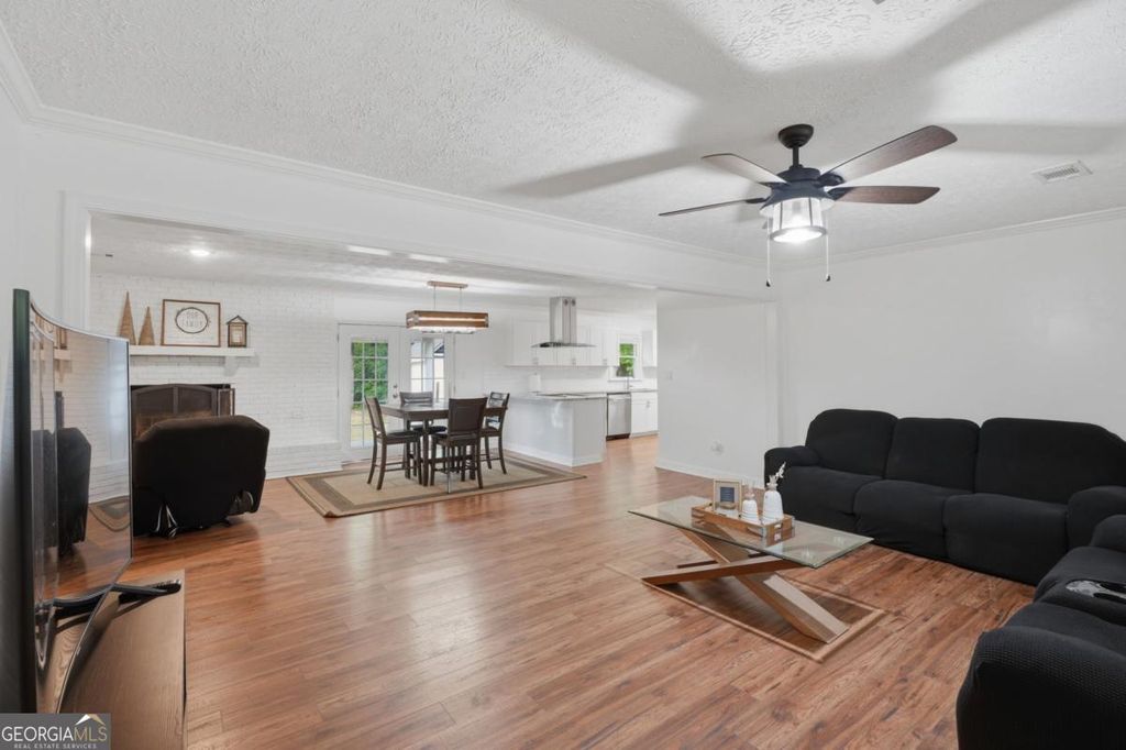 Photo of 405 W Barbara Lane, Carrollton, GA 30117 (MLS # 10753347)