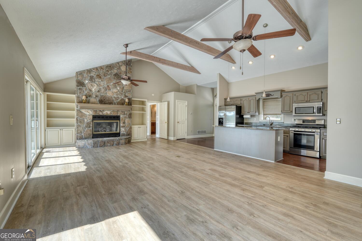 618 Shoreline DR