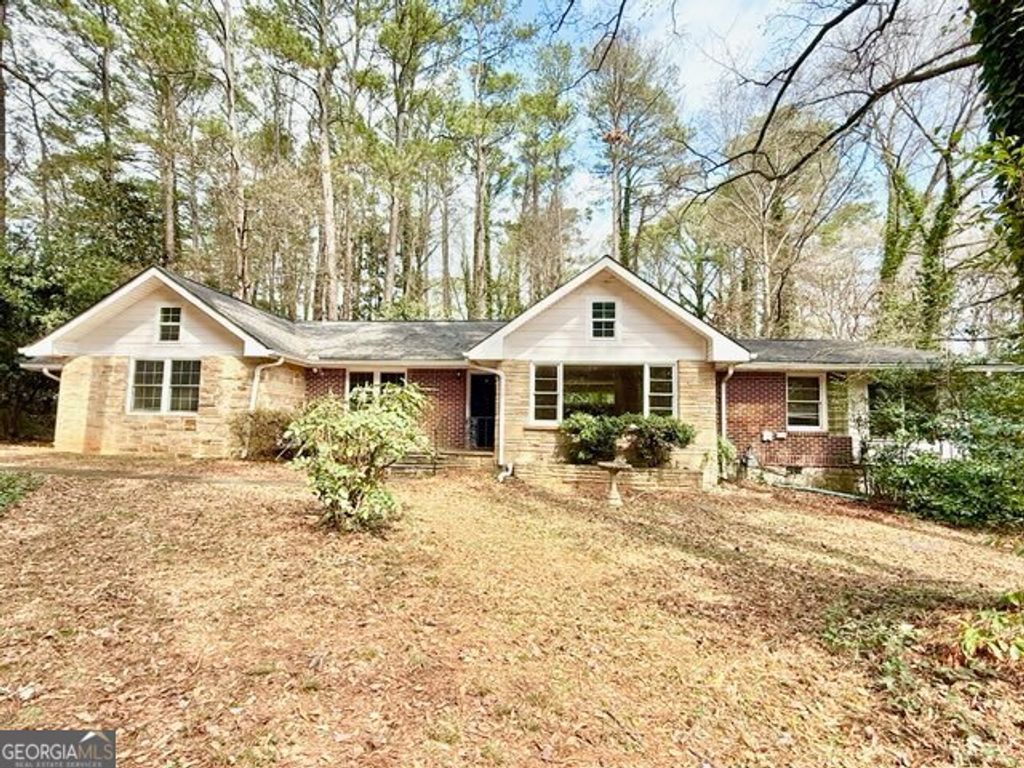 Photo of 2076 Azalea Circle, Decatur, GA 30033 (MLS # 10705704)