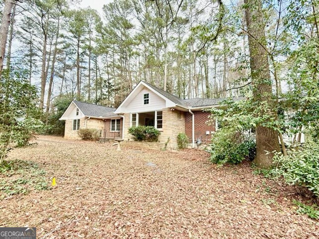 Photo of 2076 Azalea Circle, Decatur, GA 30033 (MLS # 10705704)