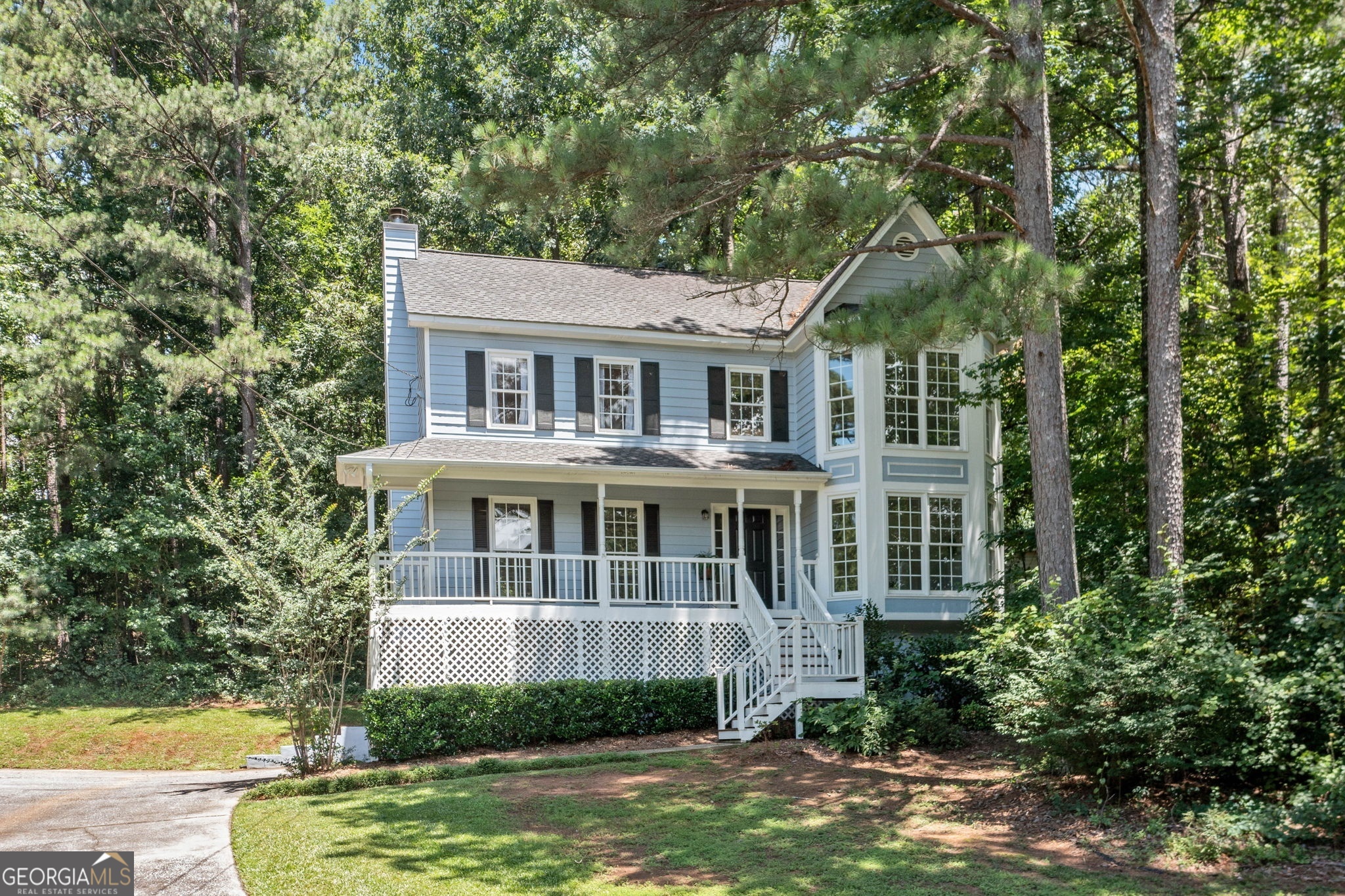 Don't let the carpet scare you! The seller is offering a flooring allowance. Choose your flooring and have it installed by move-in. Lots to Love in Acworth/Paulding County! One of Maplewood's largest floorplans. Three bedrooms, 2.5 baths on a beautiful half-acre cul-de-sac lot. You'll love the southern charm front porch and new back deck. Quiet, peaceful setting. Great living space with oversized family room, generously sized bedrooms, and eat-in kitchen. Lots of natural light. Sought after school district including brand new Crossroads Middle school. Don't miss this excellent deal with pricing that leaves room for your personalized updates. Check out these recent improvements: Architectural Roof 2017, Water heater 2019, HVAC inside and out (x2) 2019, Deck 2023, Exterior painted 2022, Garage doors replaced 2021, Dishwasher 2022. Wow! No HOA~