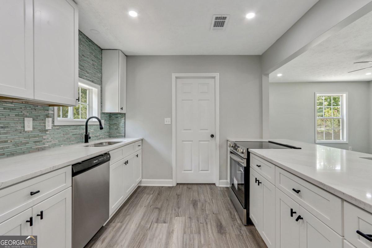 169 Sedgefield DR