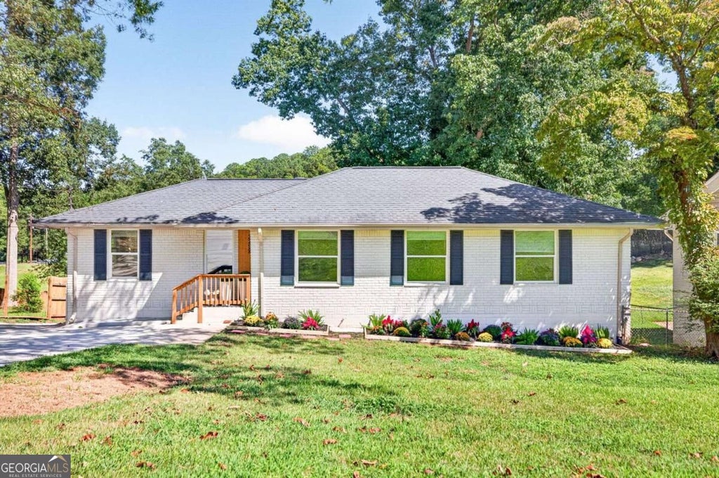 Photo of 2298 Mark Trail, Decatur, GA 30032 (MLS # 10846698)