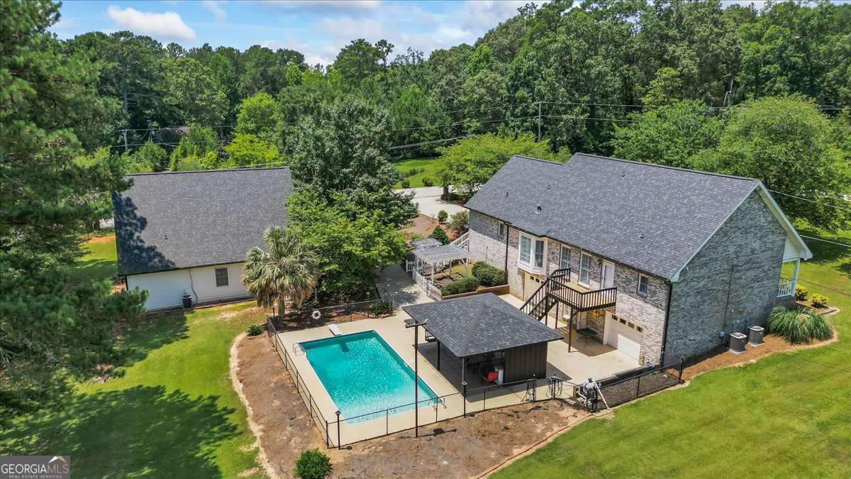 3906 Laurens LN