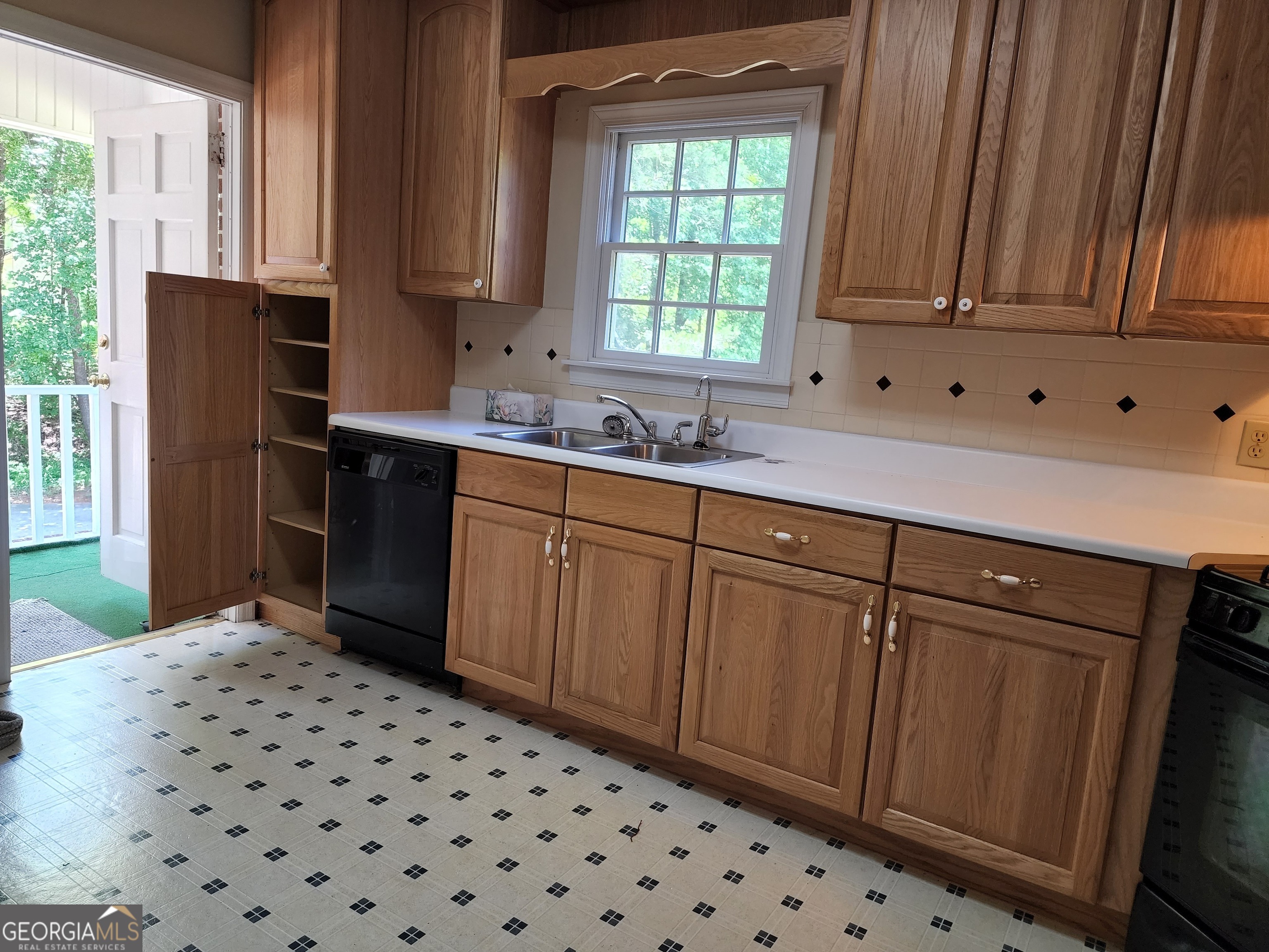 Conyers, Georgia 30013, United States, 3 Bedrooms Bedrooms, ,2 BathroomsBathrooms,Residential,Active,88860