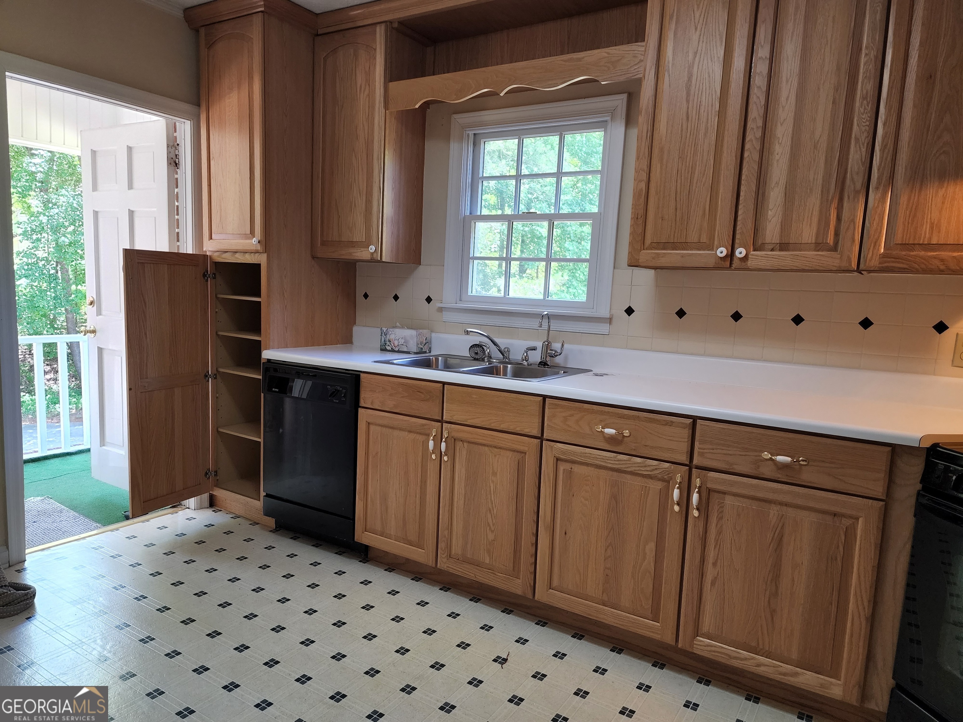 Conyers, Georgia 30013, United States, 3 Bedrooms Bedrooms, ,2 BathroomsBathrooms,Residential,Active,88860