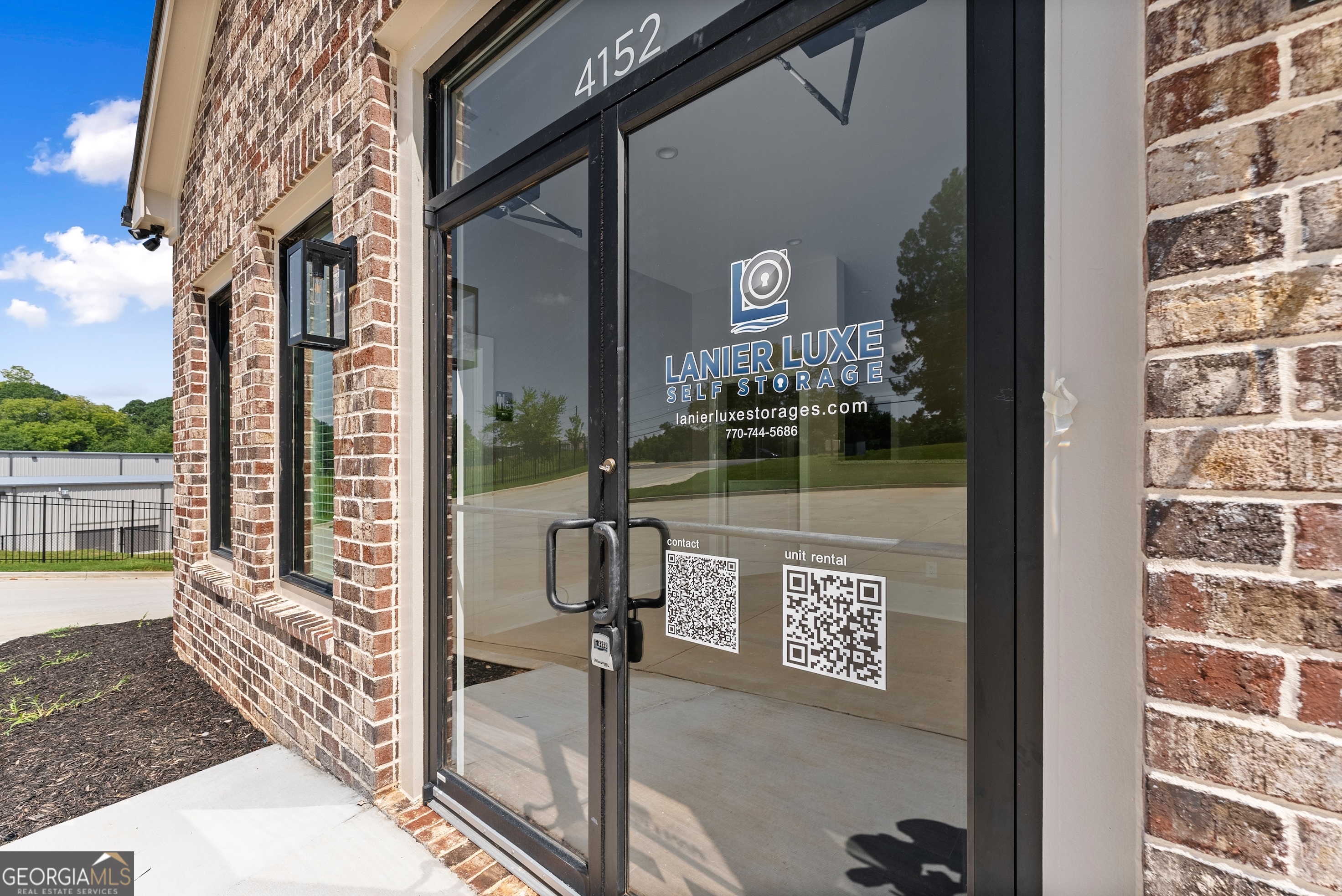 4152 Browns Bridge RD