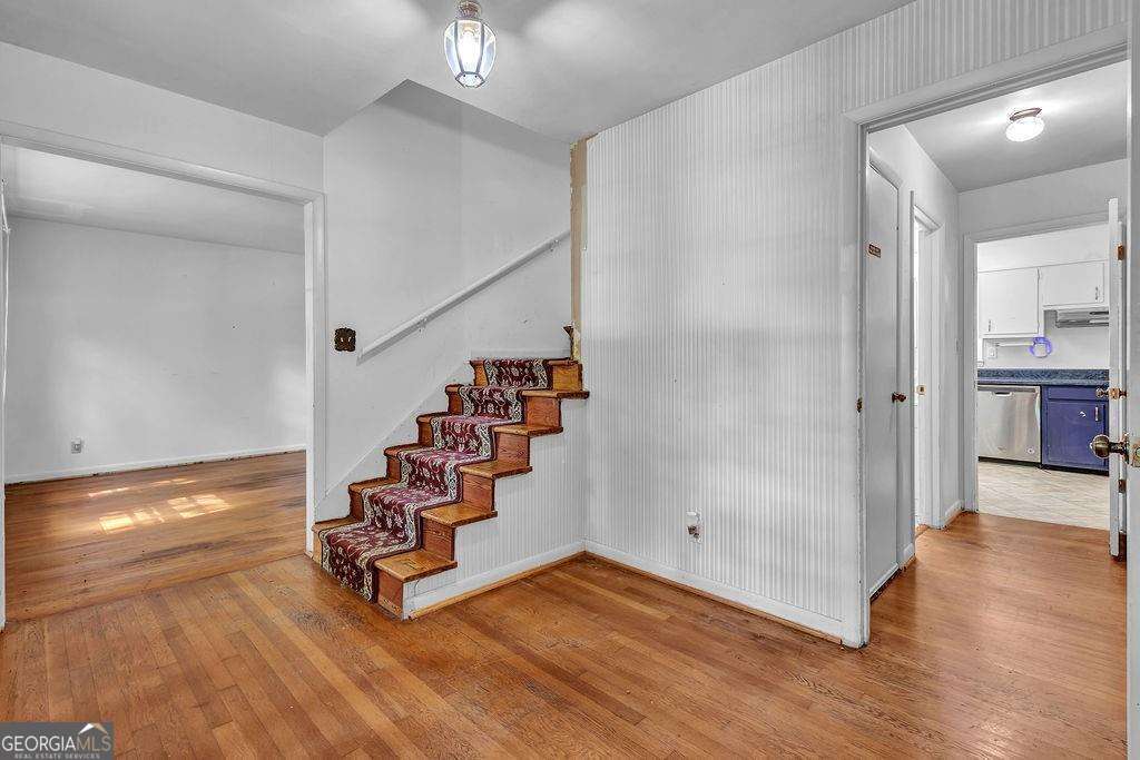 2452 King Arthur CIR NE