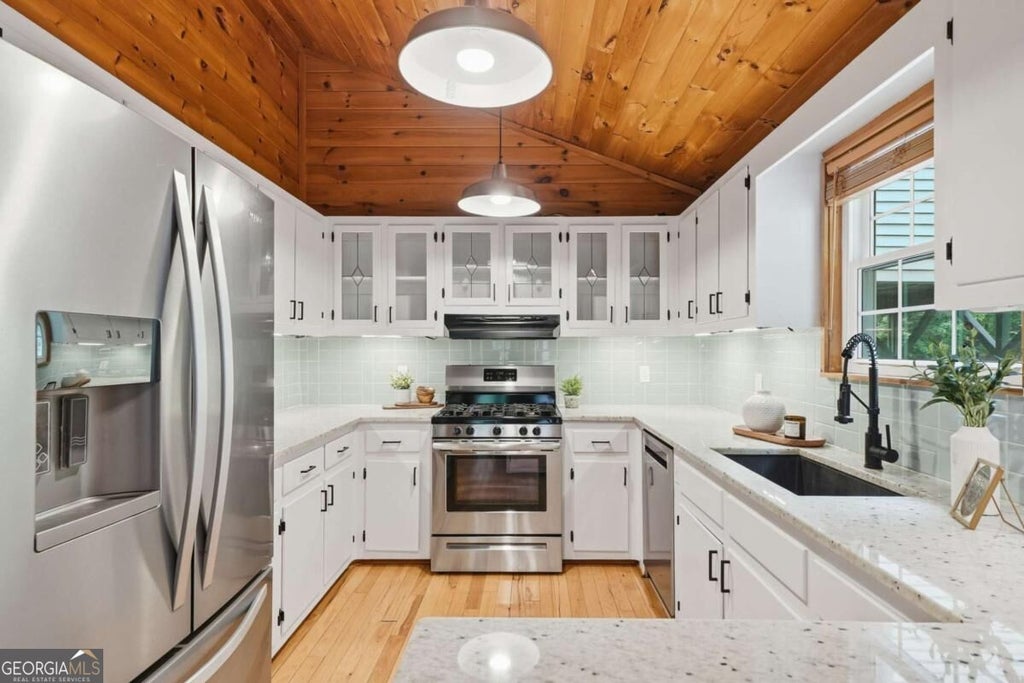 Photo of 946 Laurel Circle, Blue Ridge, GA 30513 (MLS # 10850675)