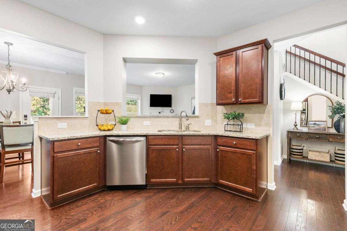 1655 Hampton Oaks DR