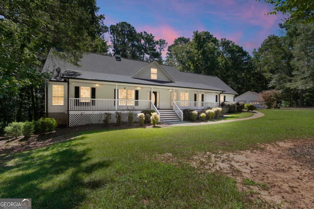 Photo of 994 Highway 85 S, Fayetteville, GA 30215 (MLS # 10669790)