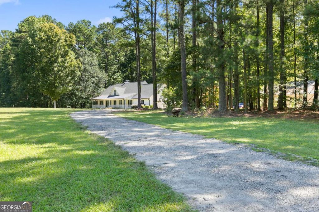 Photo of 994 Highway 85 S, Fayetteville, GA 30215 (MLS # 10669790)