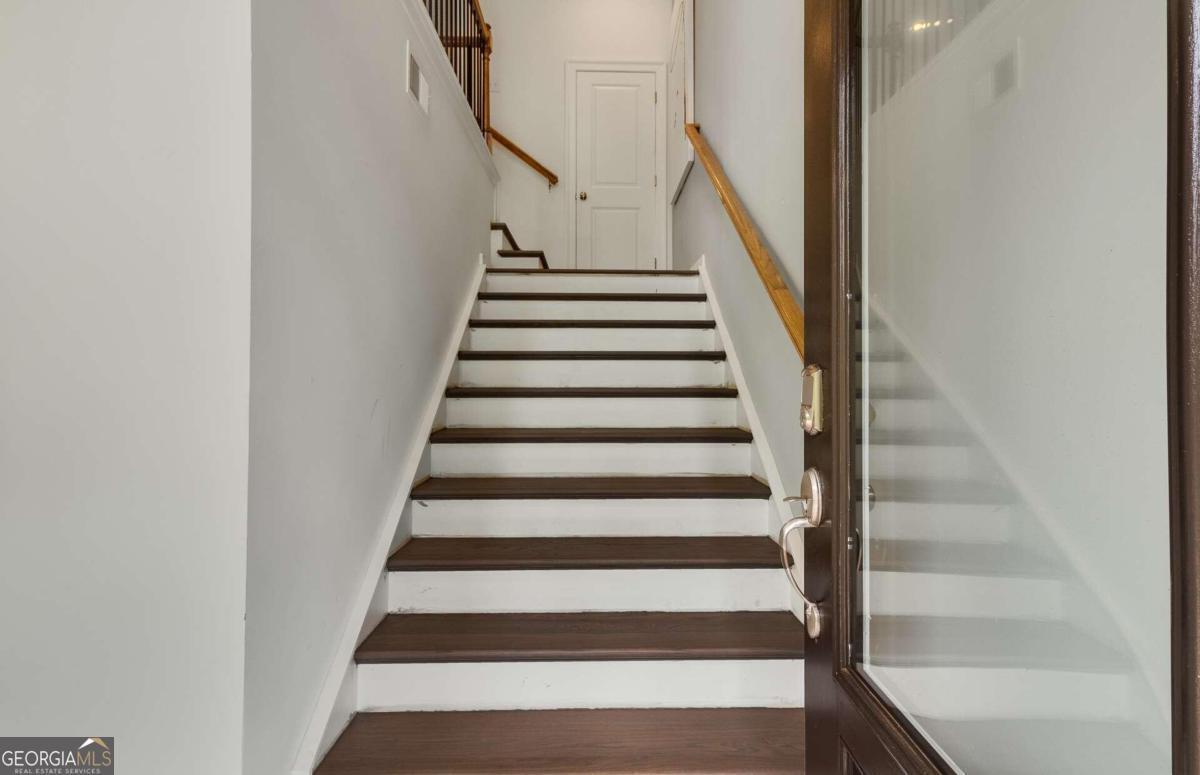 Photo 4 of 33 of 2050 Victoria Park RD townhome
