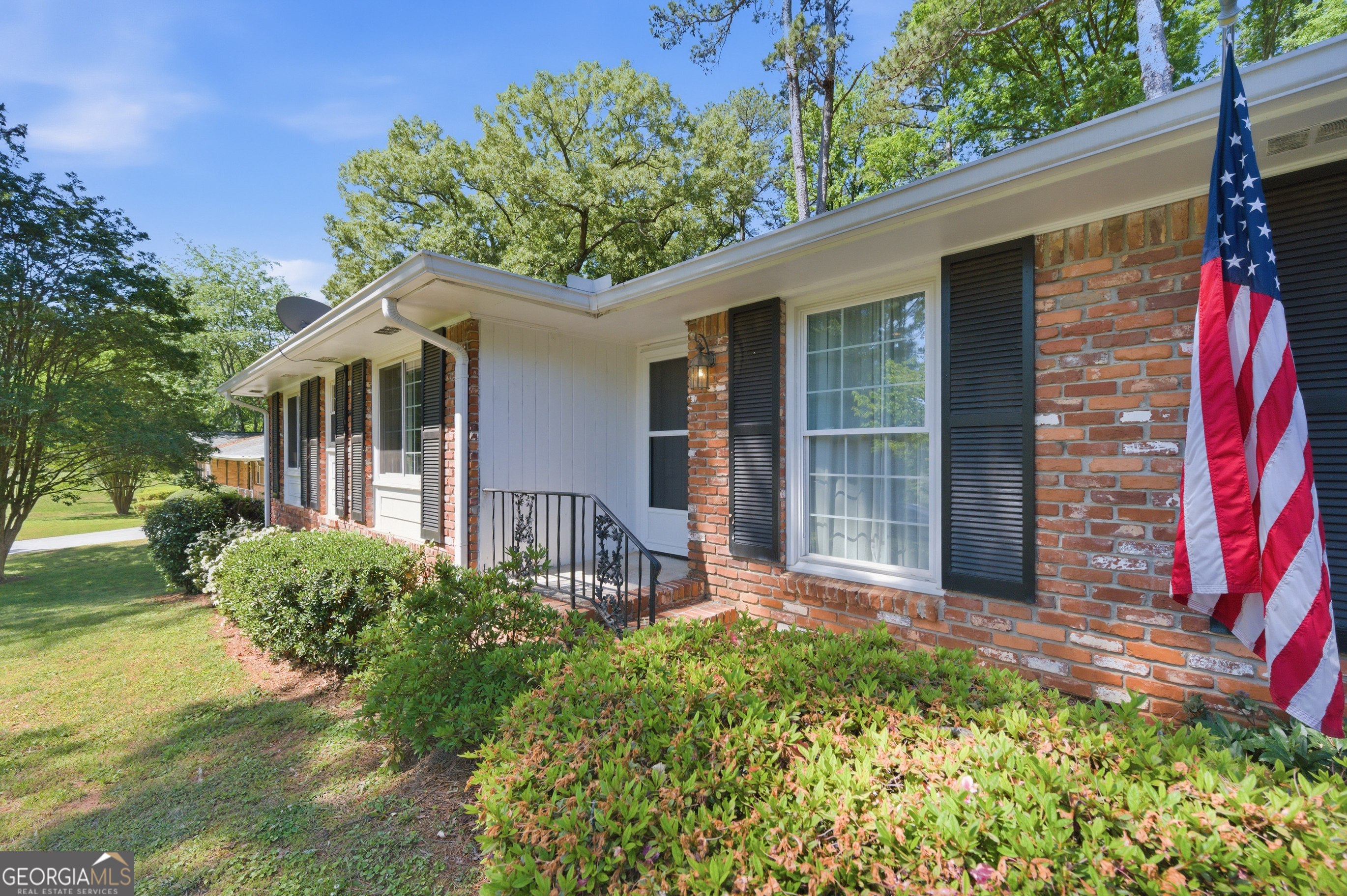 2196 Winding WAY