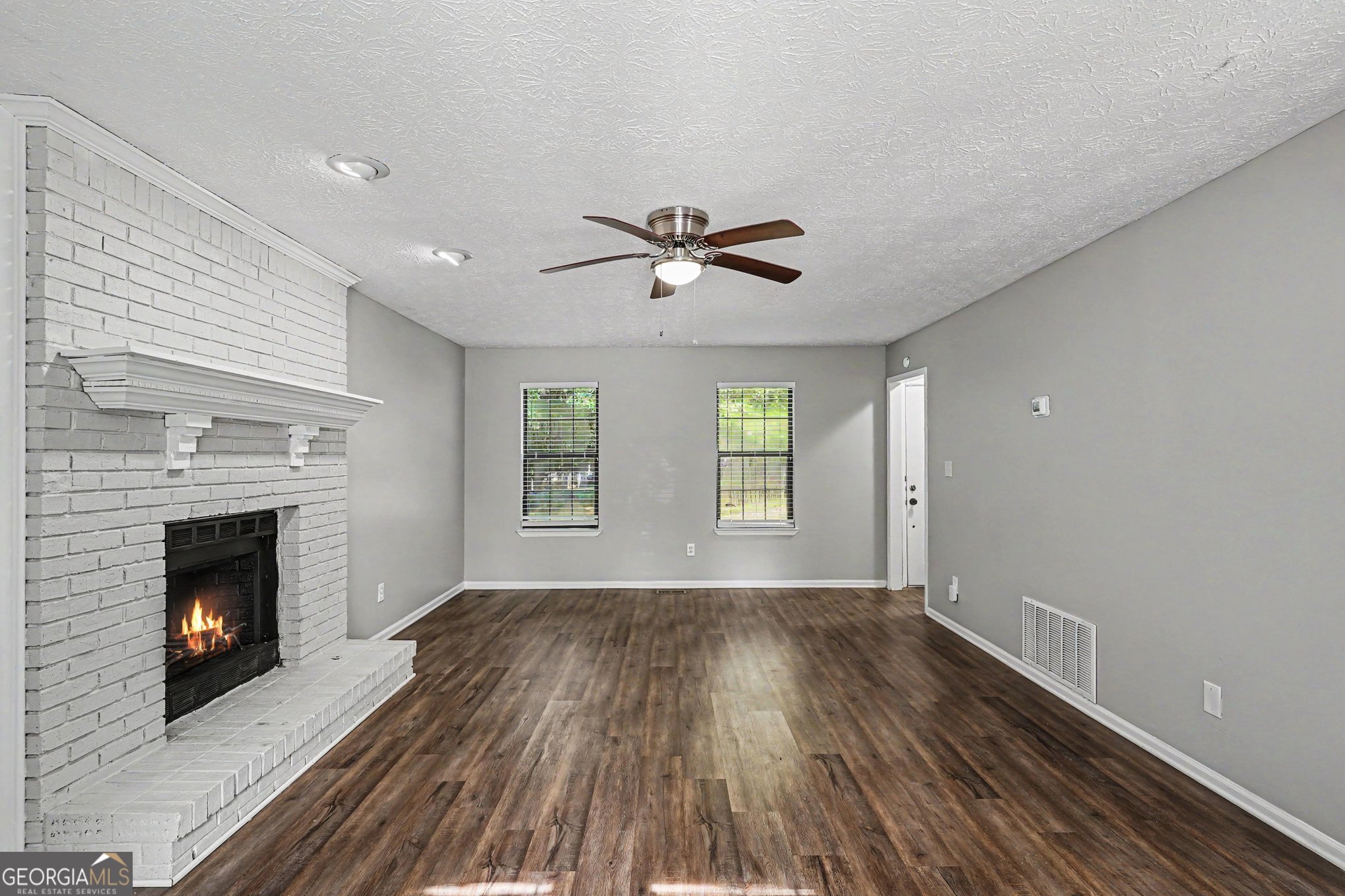 1304 Oakwood RD