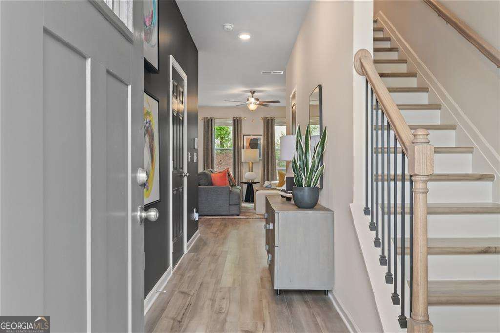 320 Navigator LN