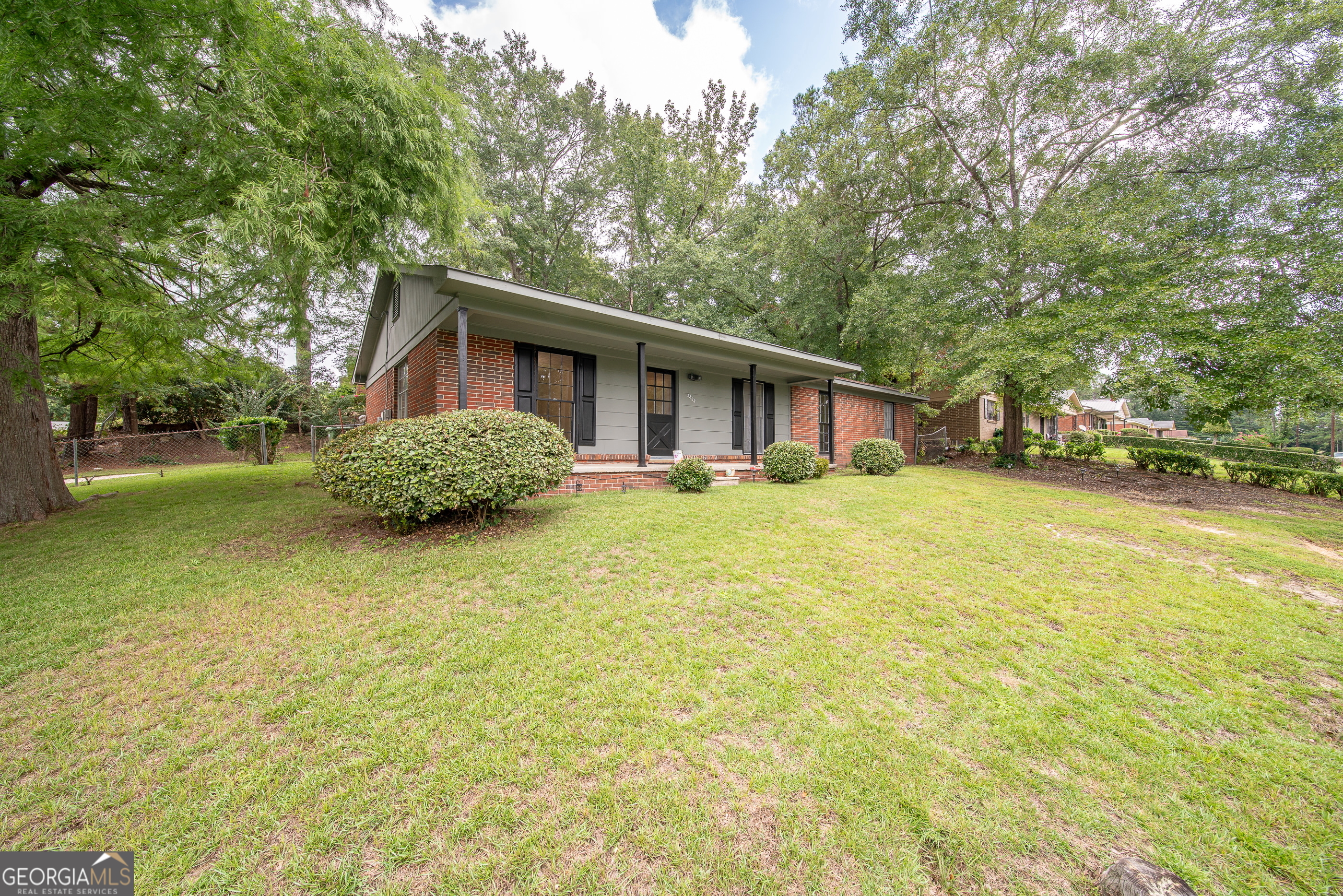 5833 Gleneden DR
