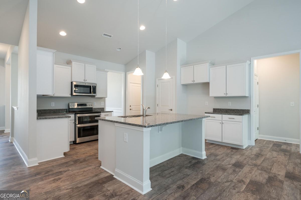 808 Eagle Heights DR