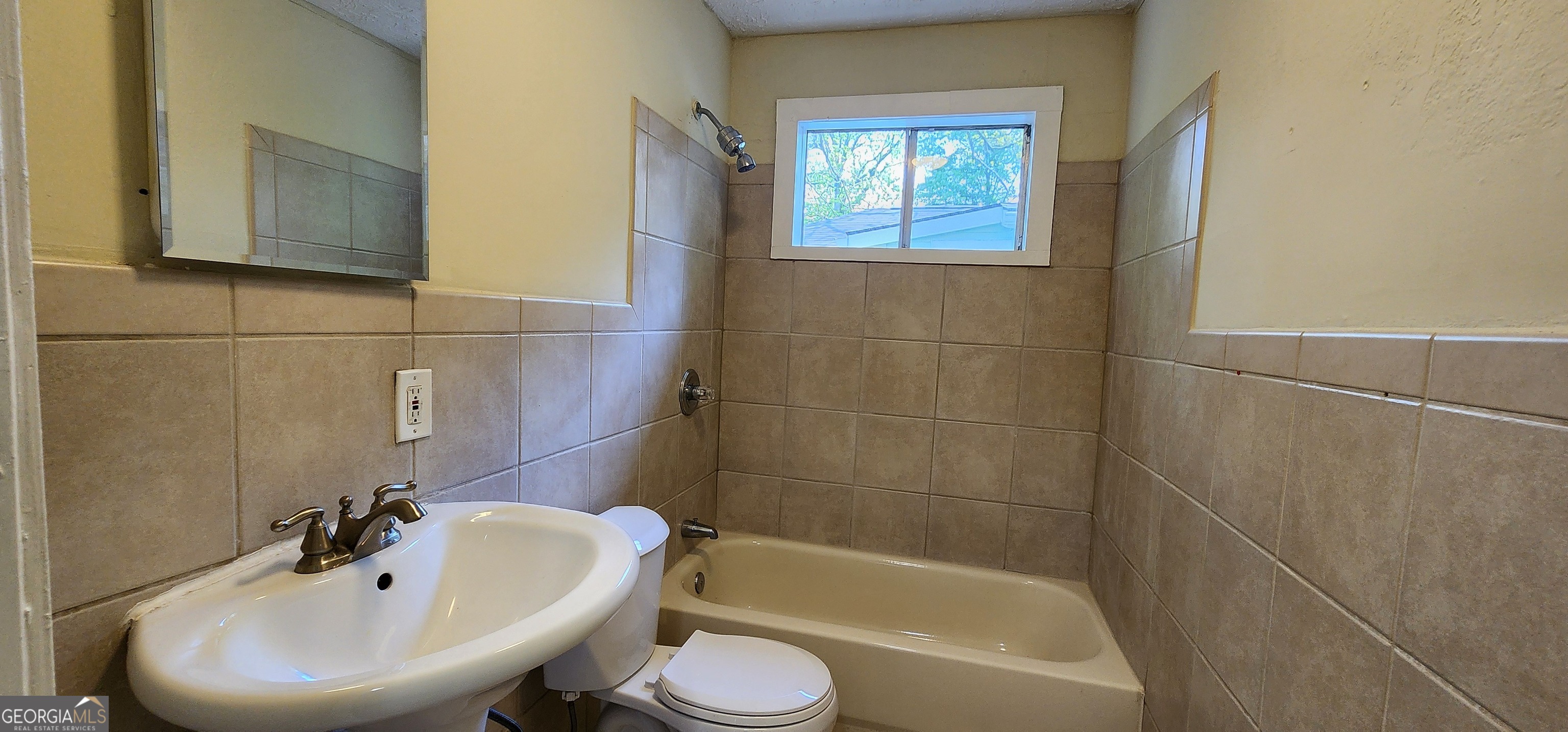 Atlanta, Georgia 30310, United States, 4 Bedrooms Bedrooms, ,1 BathroomBathrooms,Residential,Active,116179